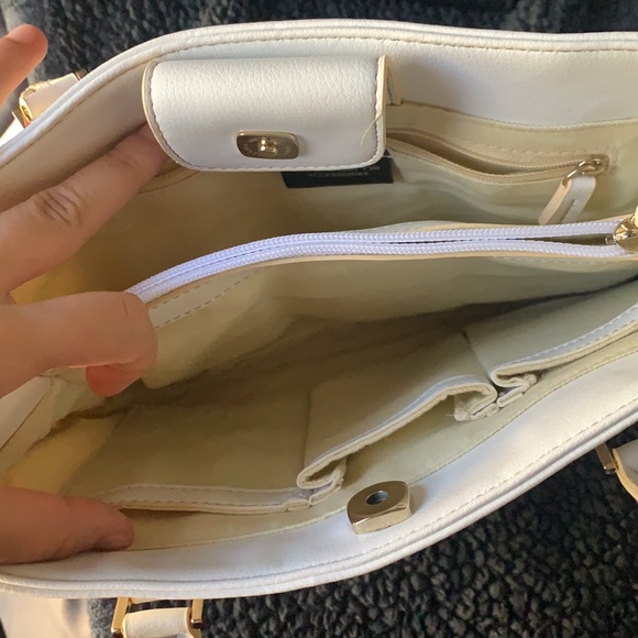 Lightly Used White Liz Claiborne Purse - Picture 4 of 5